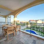 Nomad Luxury וודיצה
