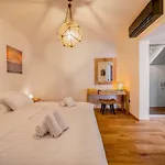 Nomad Luxury Villa *