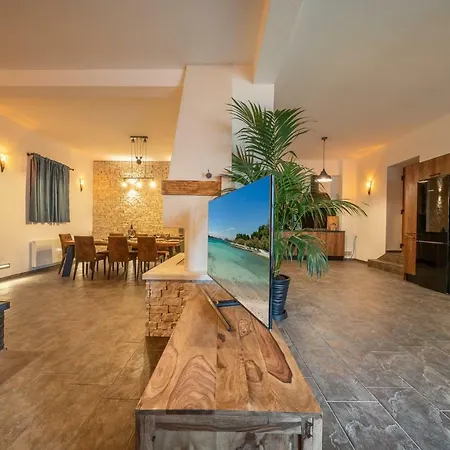 וילה Nomad Luxury