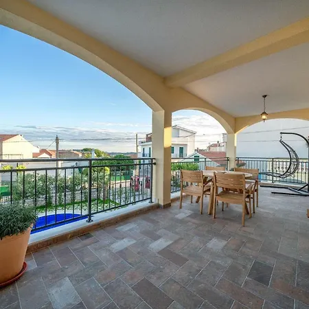 Nomad Luxury Βόντιτσε